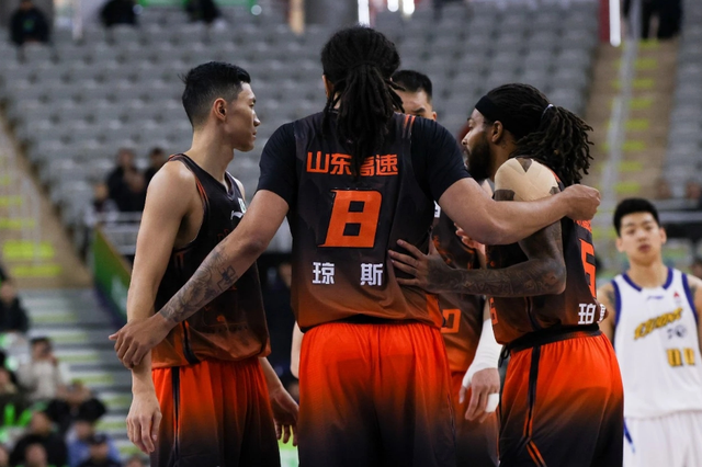 山东男篮拒绝爆冷!全力击败广州,新外援CBA首秀,央视直播